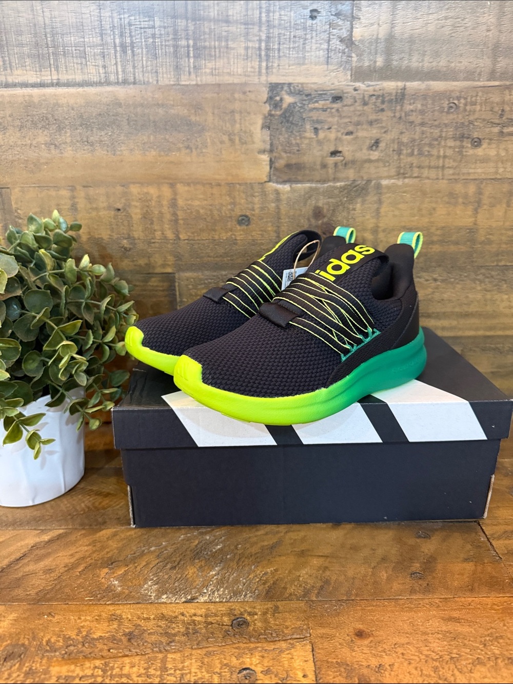 adidas Kids Uni-Sex Lite Racer Size 12
